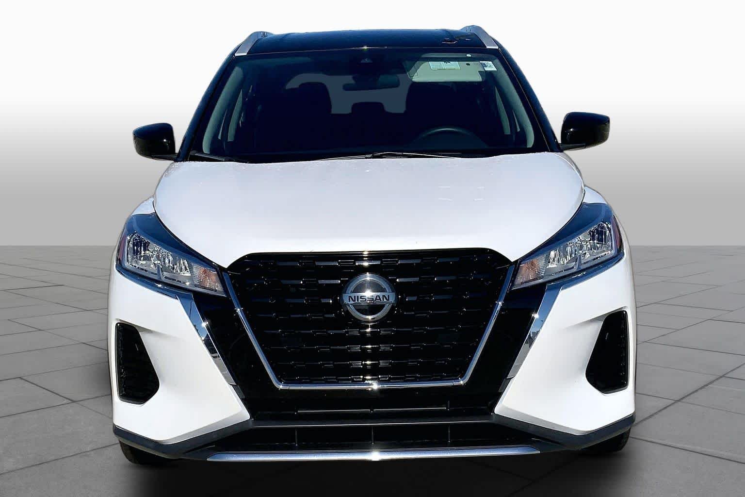 Used 2021 Aspen White/Super Black Nissan SV image 4