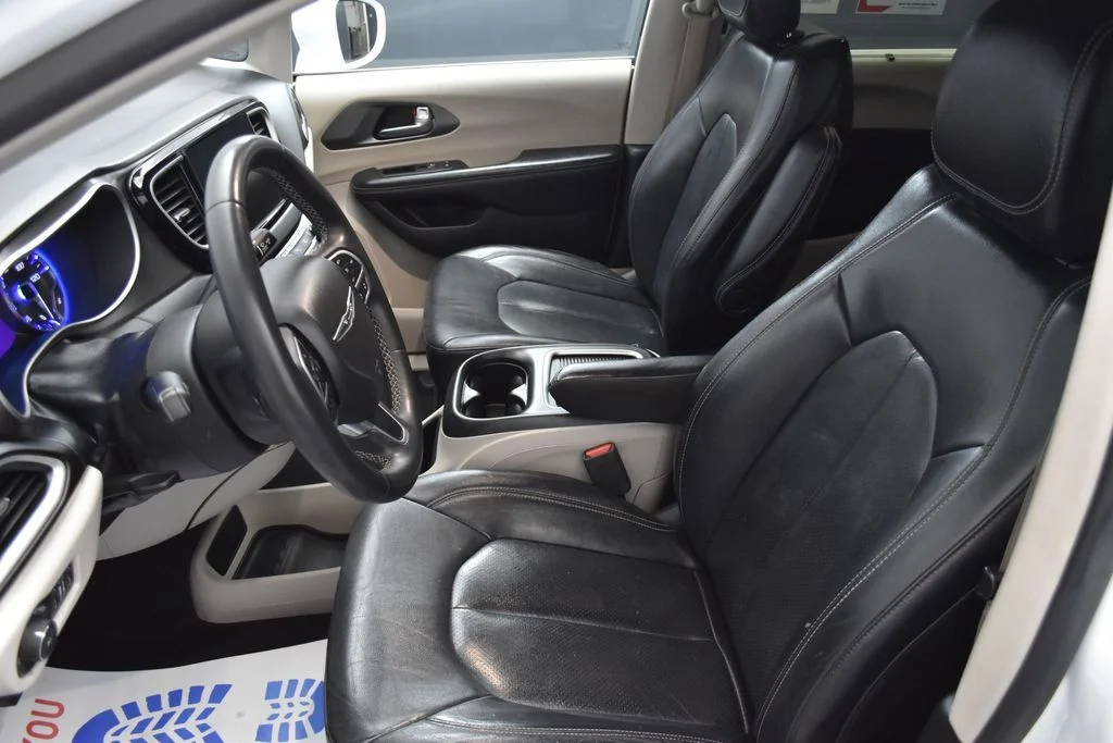 Used 2022 White Chrysler Touring L image 15