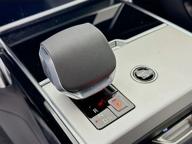 New 2026 Fuji White Land Rover SE image 19