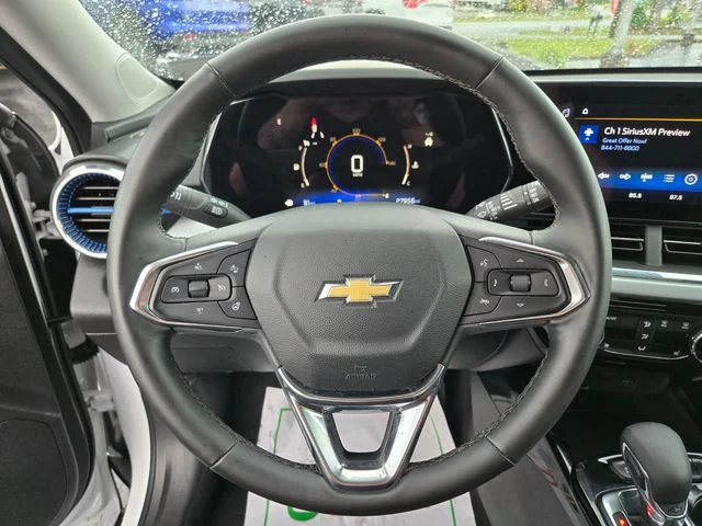 Used 2025 White Chevrolet LT image 34