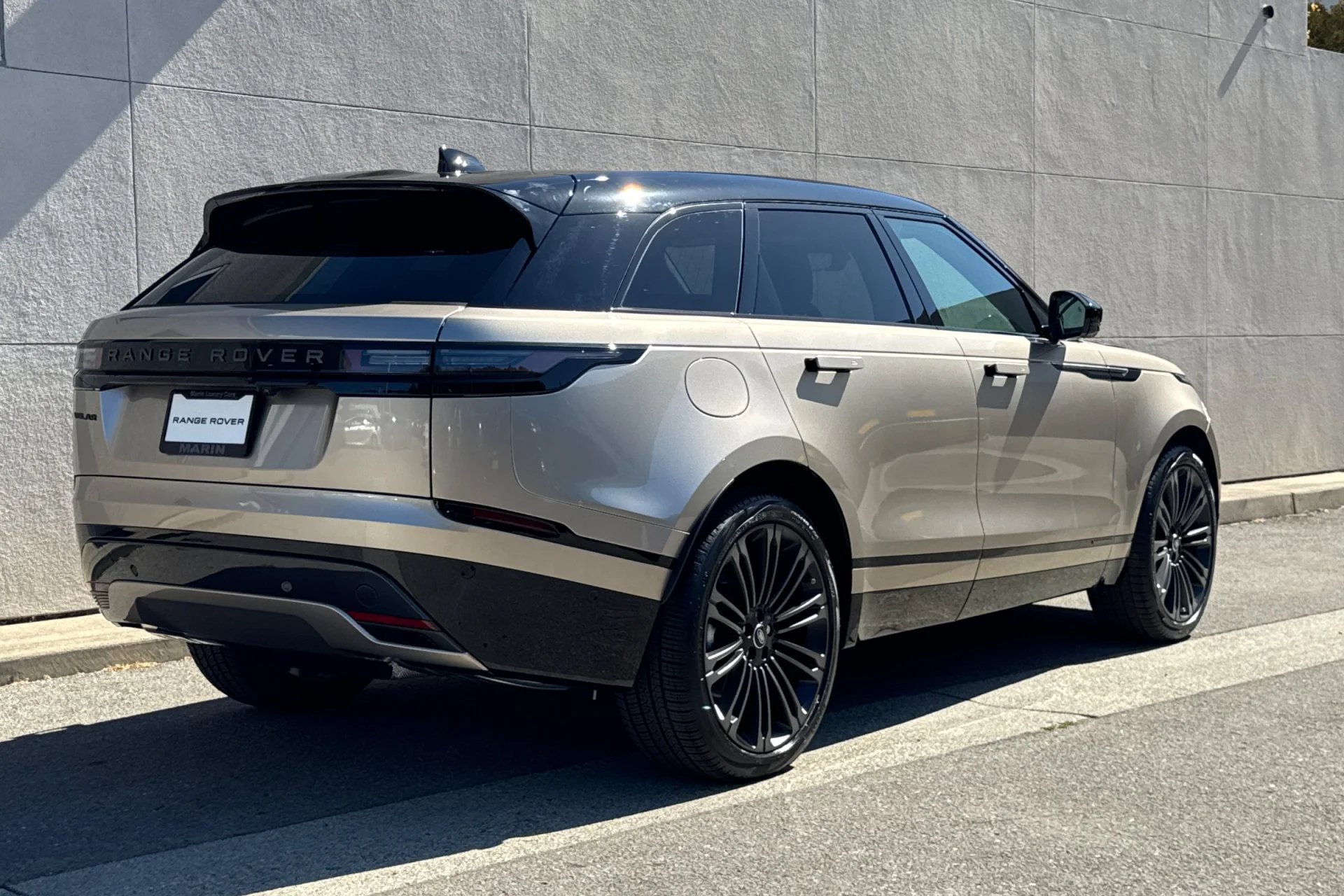 New 2026 BATUMI GOLD Land Rover Belgravia Edition image 2
