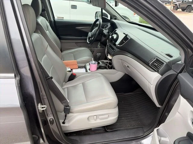 Used 2019 Gray Honda EX-L image 3