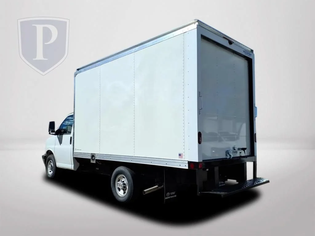 New 2025 Summit White Chevrolet 1WT image 5
