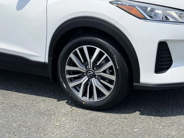 Used 2023 White Nissan SV image 7