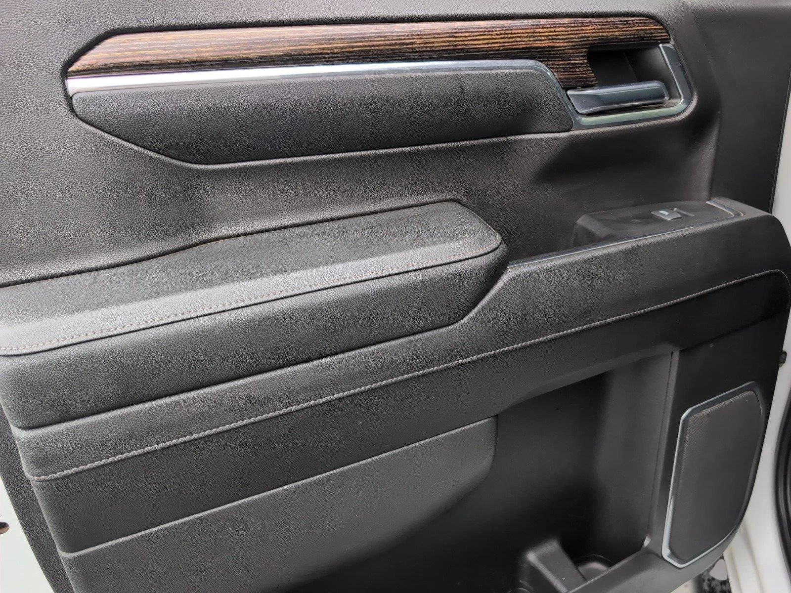 Used 2023 Summit White GMC Elevation image 33