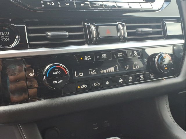 Used 2025  Nissan SL image 8