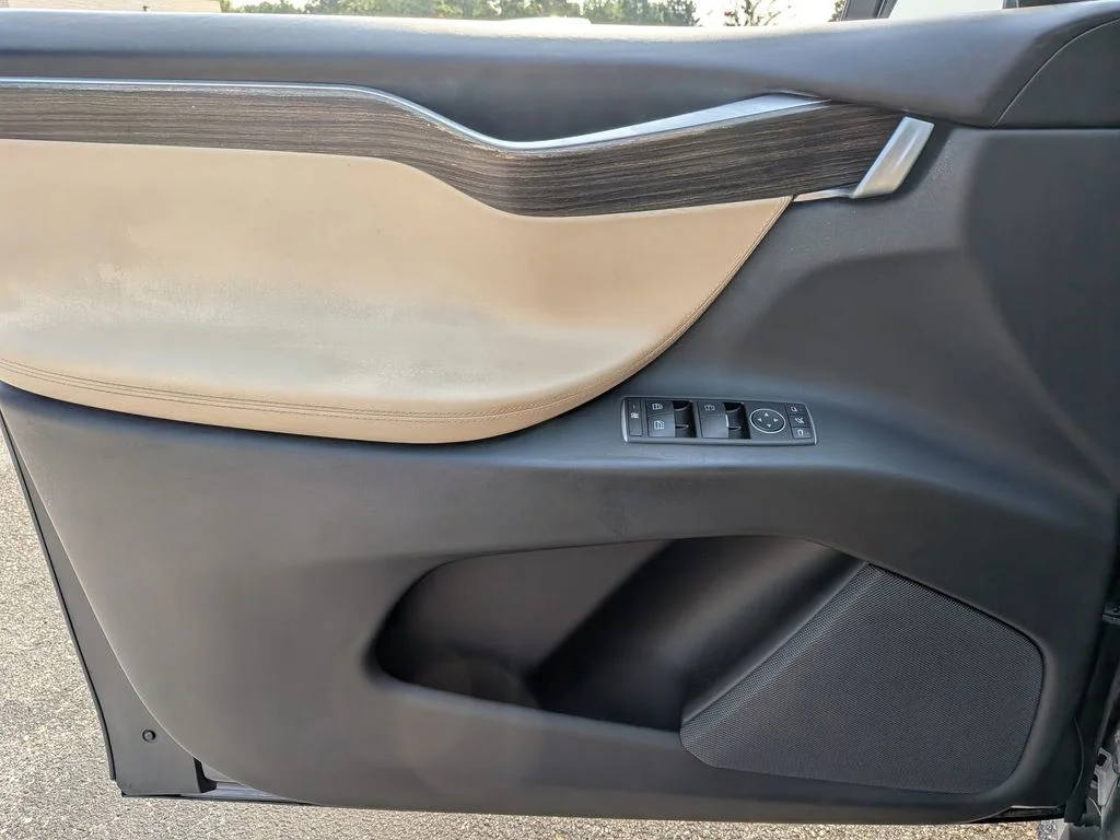 Used 2016 Gray Tesla P90D image 30
