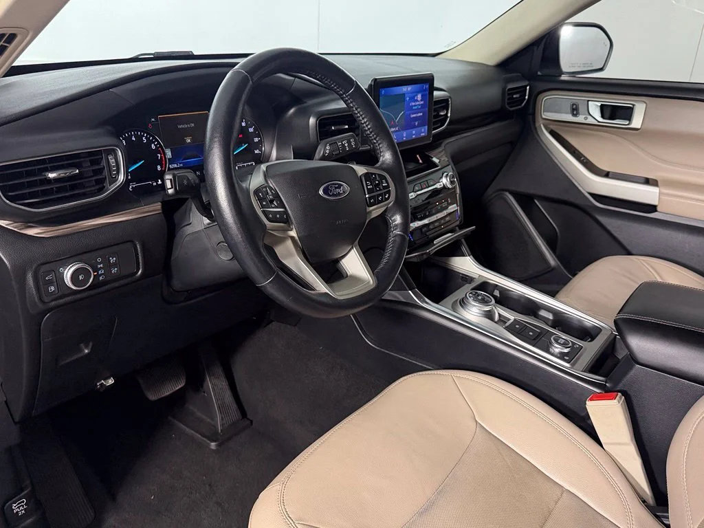 Used 2021 White Ford Limited image 12