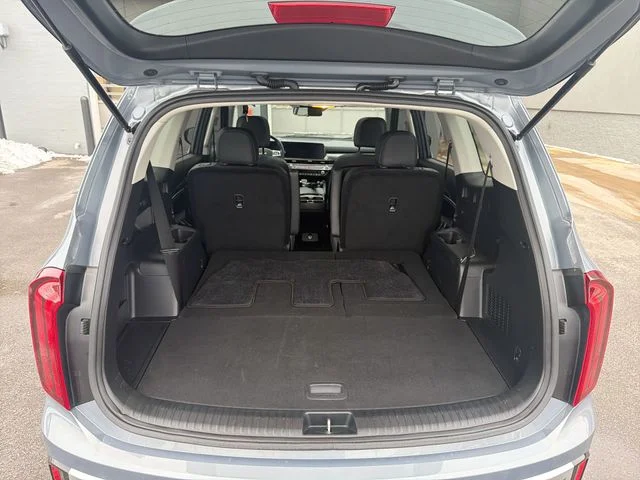 Used 2024 Silver Kia S image 27
