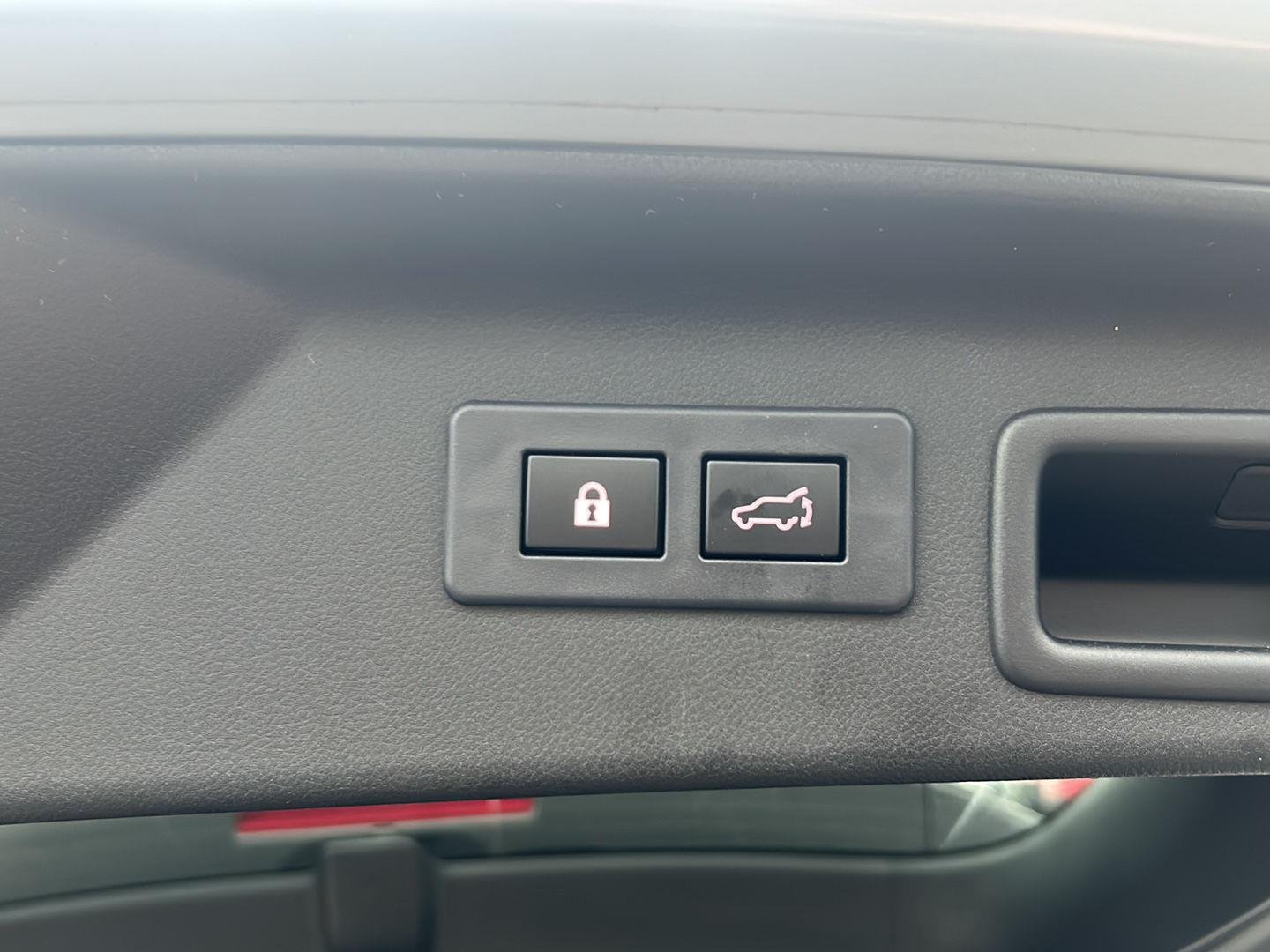 Used 2025  Subaru  image 13