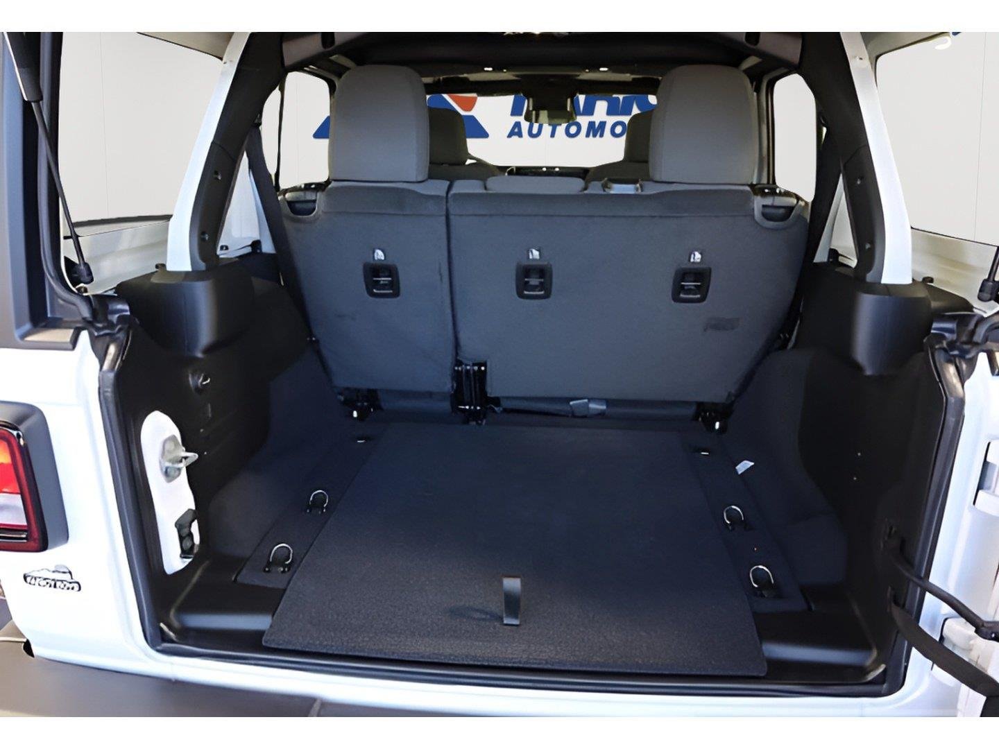 2026 Jeep Wrangler 4-Door Willys - Photo 8