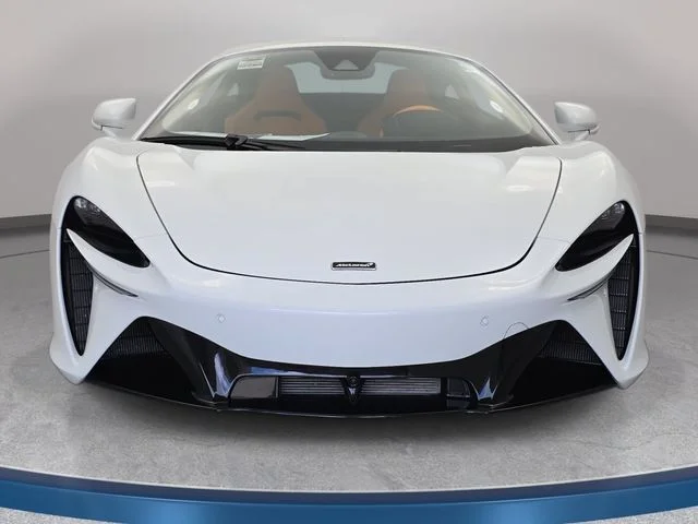 Used 2023  McLaren TechLux image 2