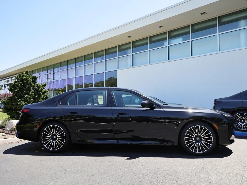 New 2026 Black Sapphire Metallic BMW 760i xDrive image 4