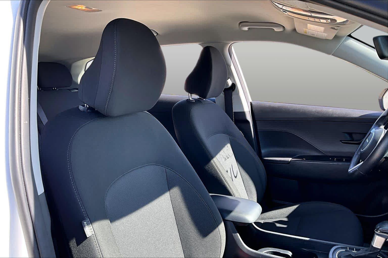 Certified Used 2025 Atlas White Hyundai SEL image 9