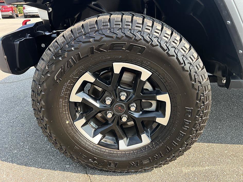 Used 2025 Bright White Clearcoat Jeep Rubicon image 9