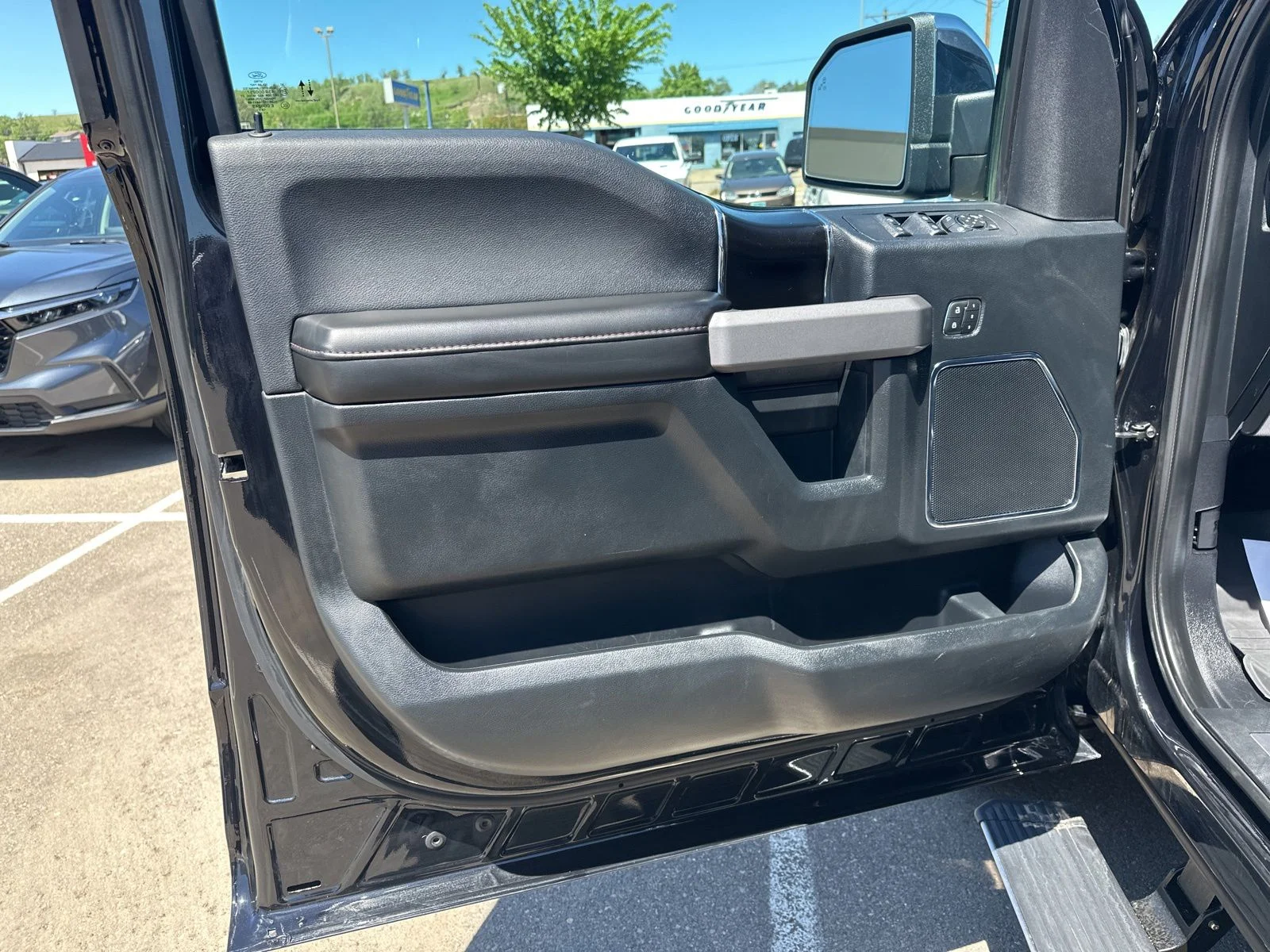 Used 2020 Black Ford Platinum image 21