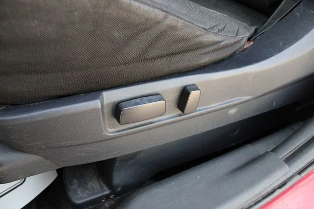 Used 2013  Mitsubishi LE image 3