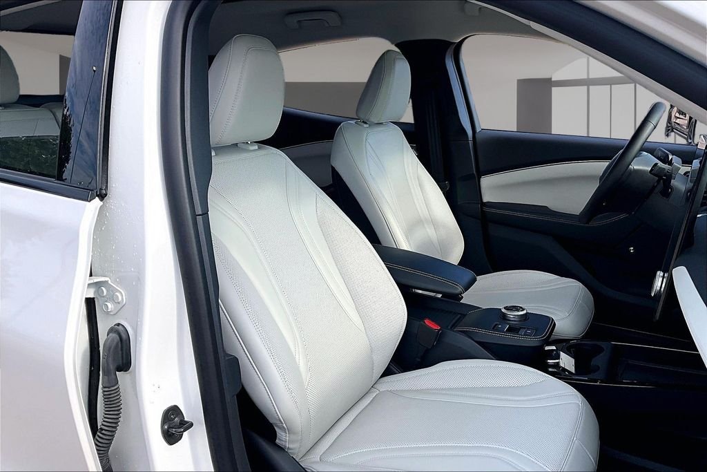 Used 2023 White Ford Premium image 7