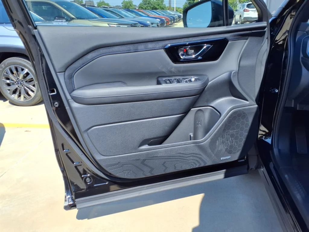 Used 2025 Crystal Black Silica Subaru Limited image 21