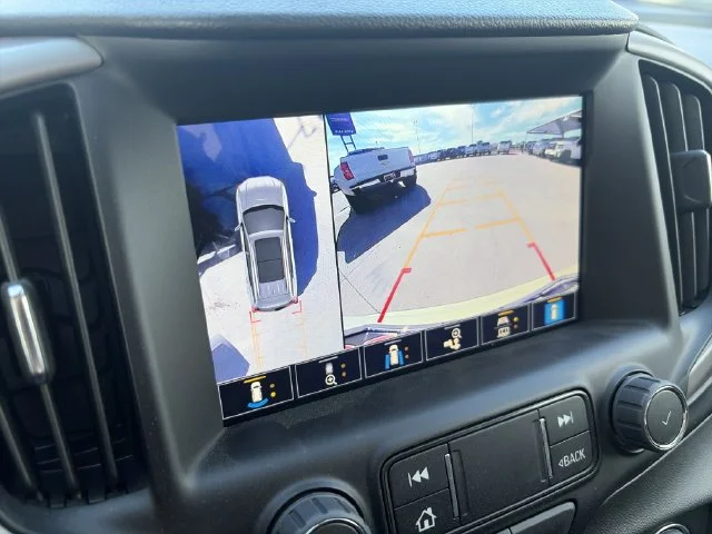 Used 2024 White GMC AT4 image 17