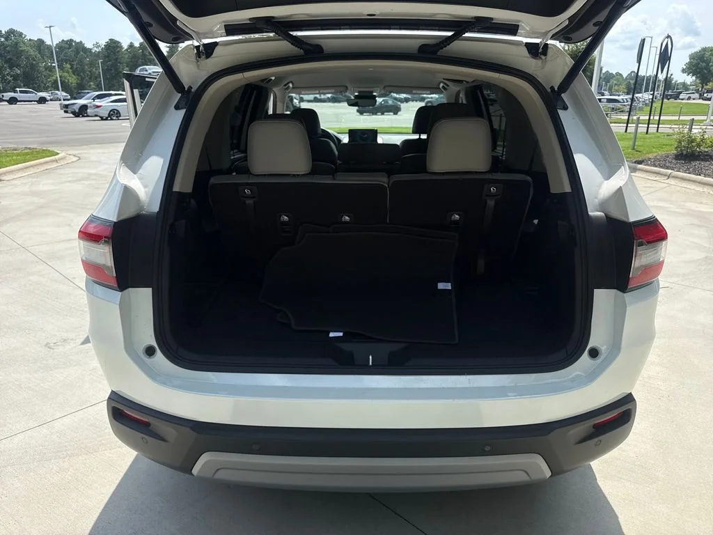 Certified Used 2025 Platinum White Pearl Honda AWD EX-L image 33