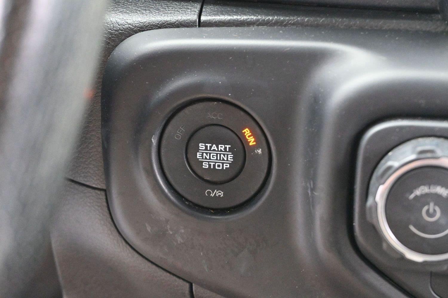 Used 2022 Limited Edition Gobi Clearcoat Jeep Mojave image 26