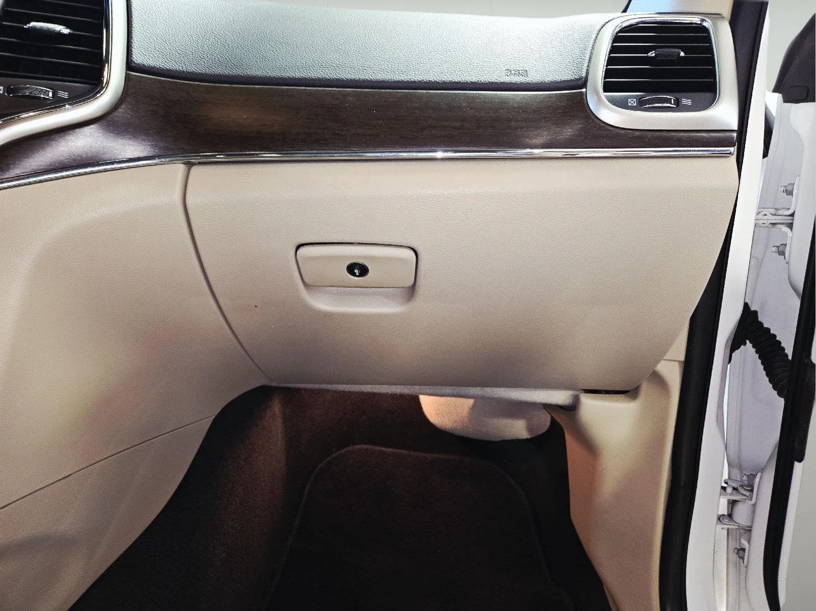Used 2015 Bright White Clearcoat Jeep Limited image 59