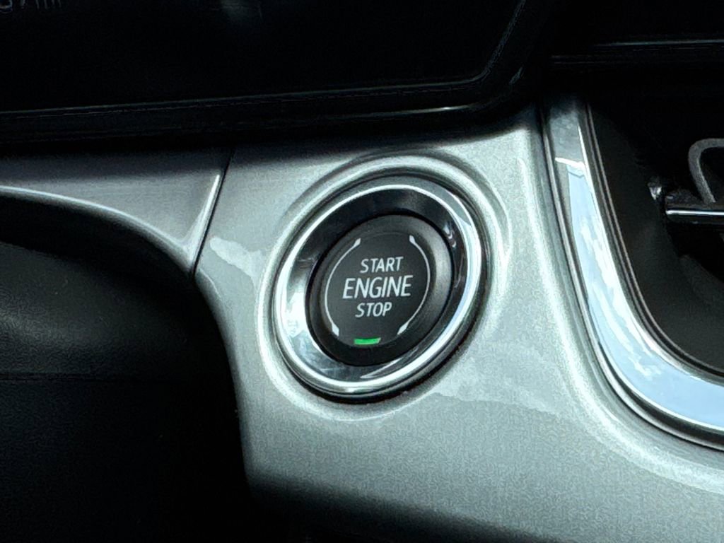Used 2025 Mosaic Black Metallic Chevrolet LT image 31