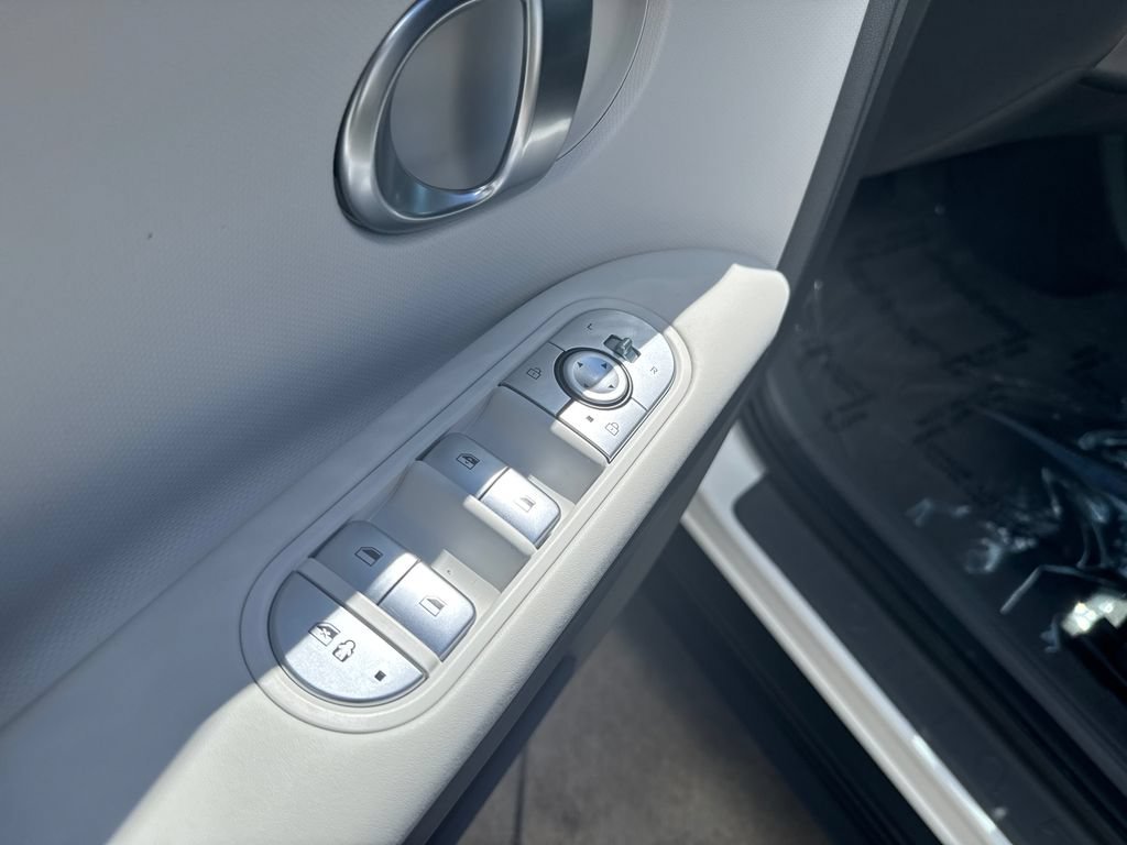 Used 2024 Atlas White Hyundai SE image 11