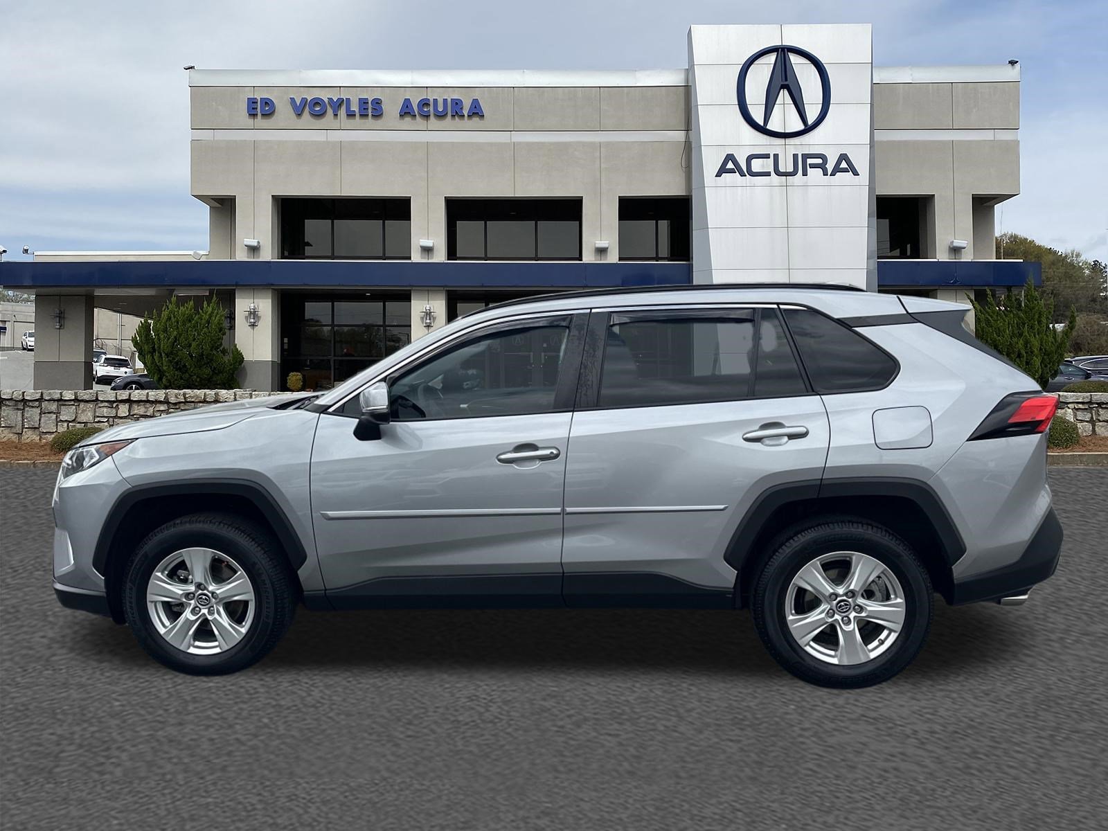 Used 2020 Silver Sky Metallic Toyota XLE image 8