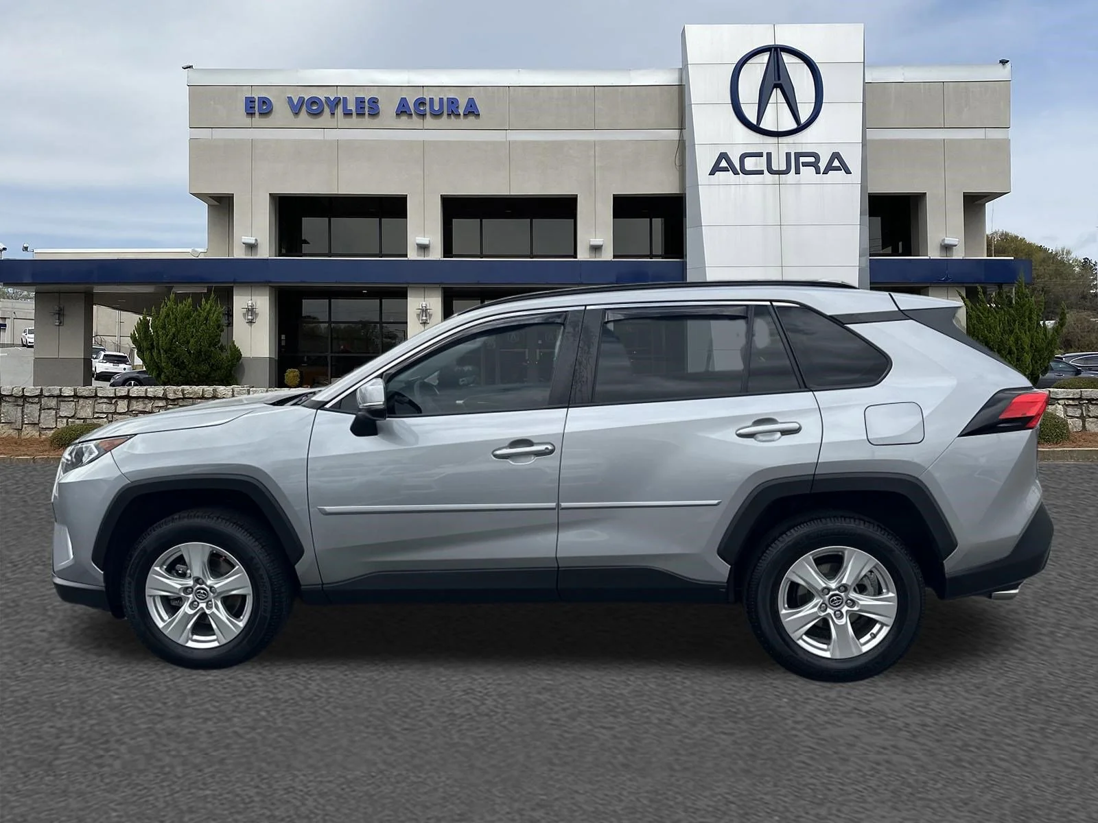 Used 2020 Silver Sky Metallic Toyota XLE image 8