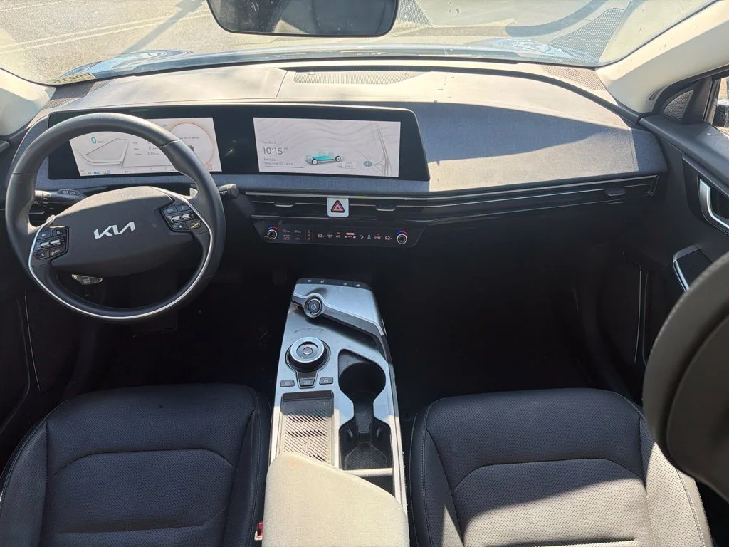 Used 2023 Blue Kia Wind image 13