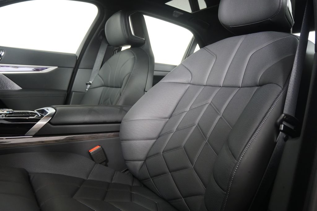 New 2026 Black Sapphire Metallic BMW 760i xDrive image 10