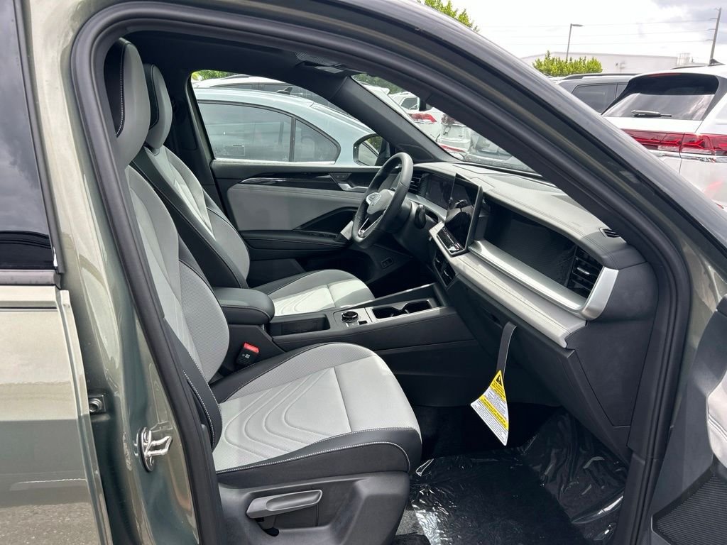 New 2026 Green Volkswagen 2.0T SE R-Line Black image 41