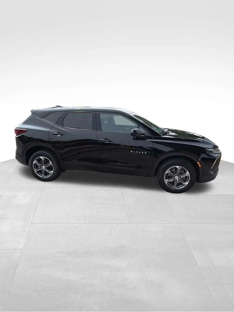 Used 2023 Black Chevrolet LT image 5
