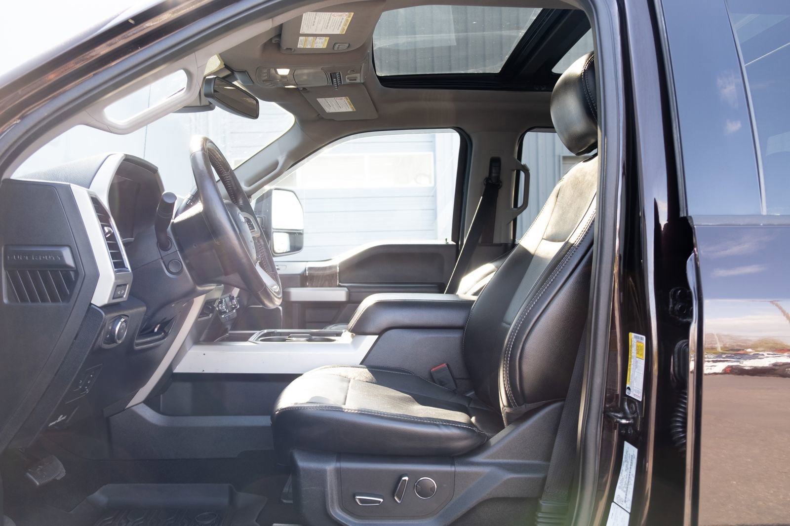 Used 2019  Ford Lariat image 10