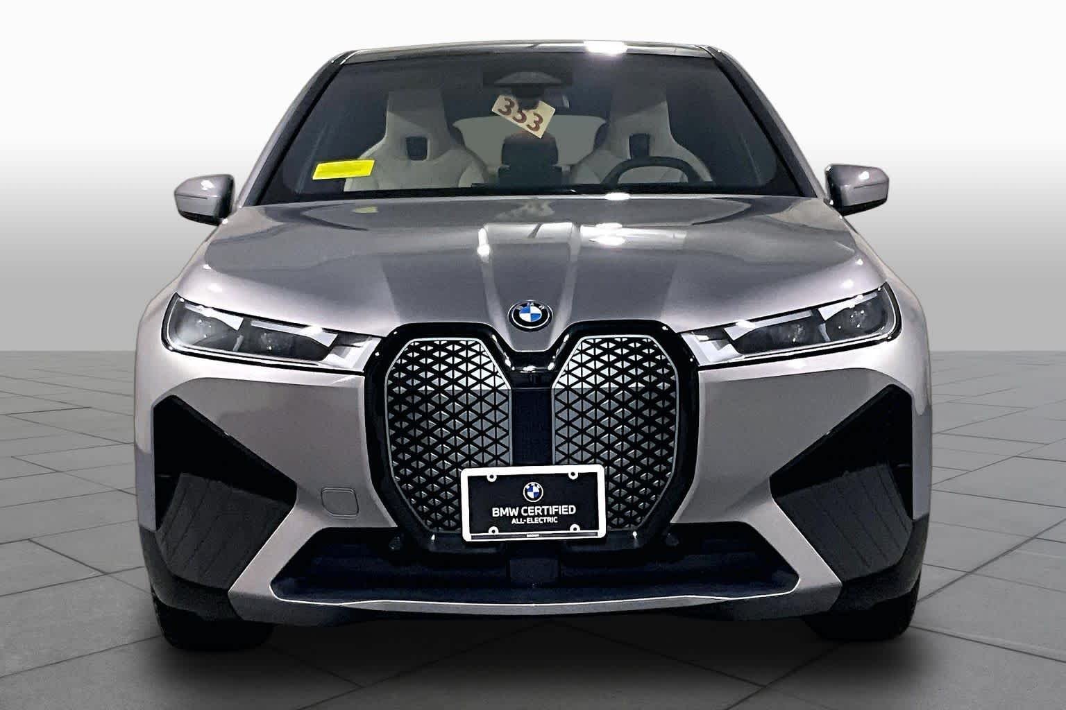 Used 2025  BMW xDrive50 image 3