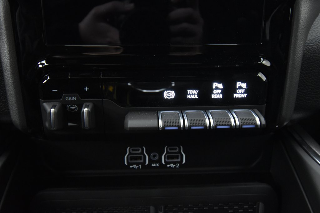 New 2026 Diamond Black Crystal Pearl-Coat Exterior Paint RAM Laramie image 26