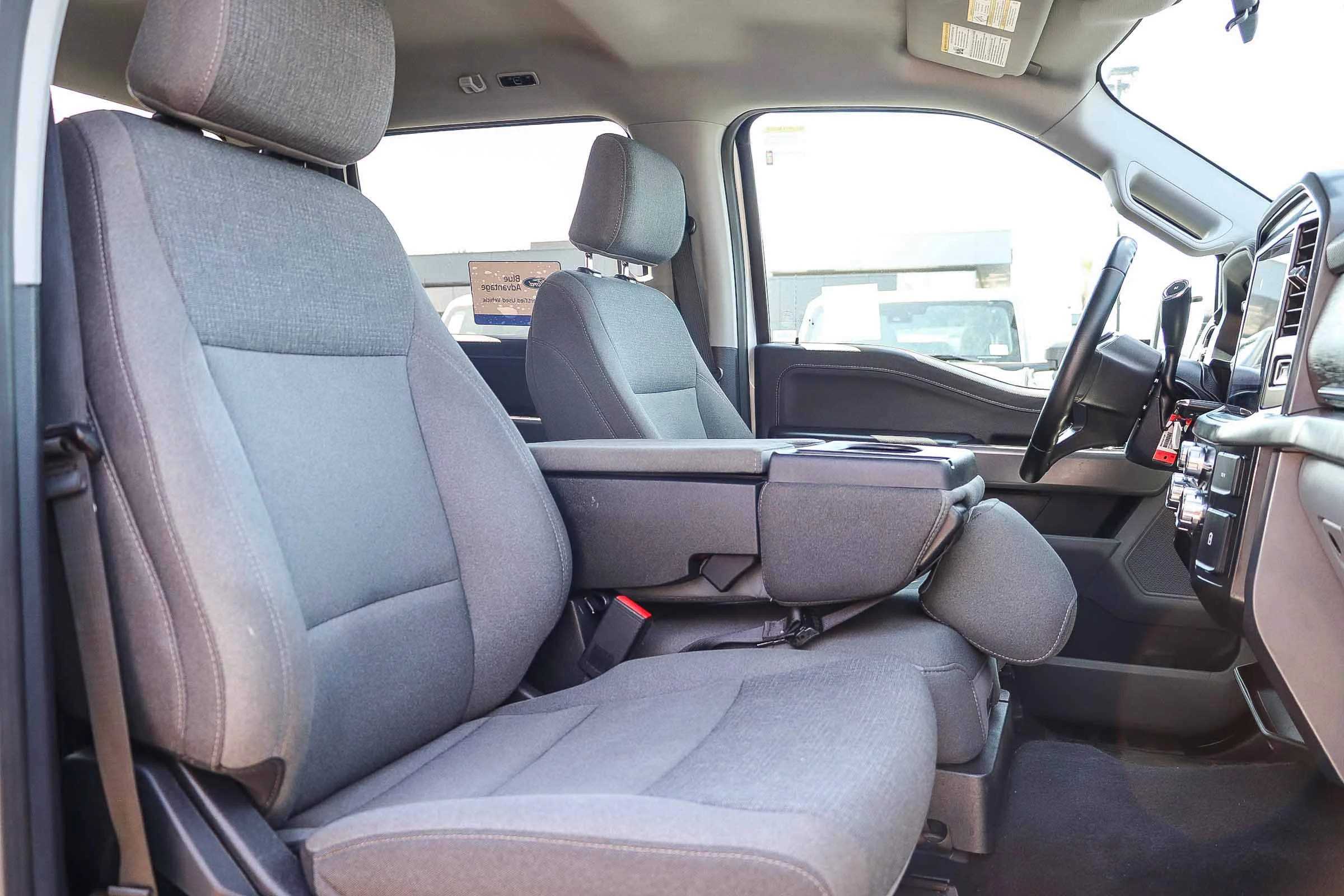 Certified Used 2025 Oxford White Ford XLT image 22