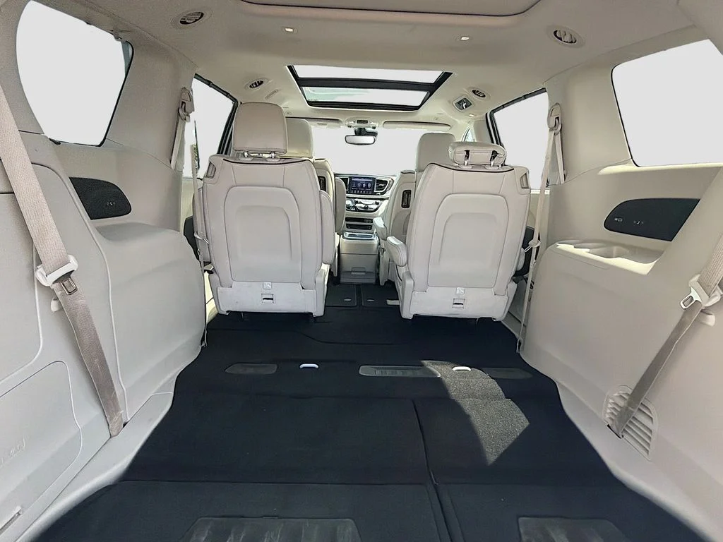 Used 2018 White Chrysler Limited image 28