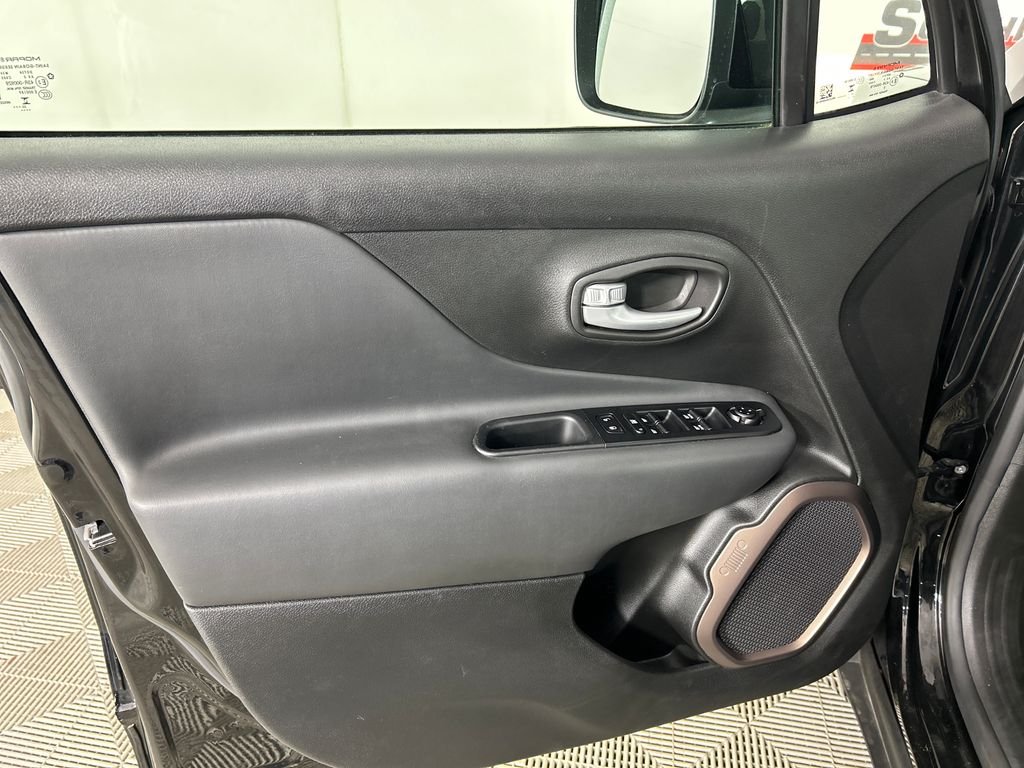 Used 2023 Black Jeep Latitude image 11