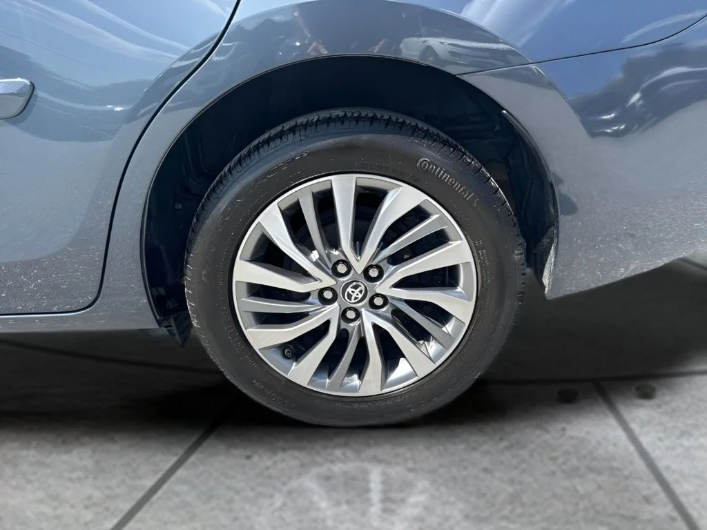 Used 2017 Gray Toyota XLE image 23