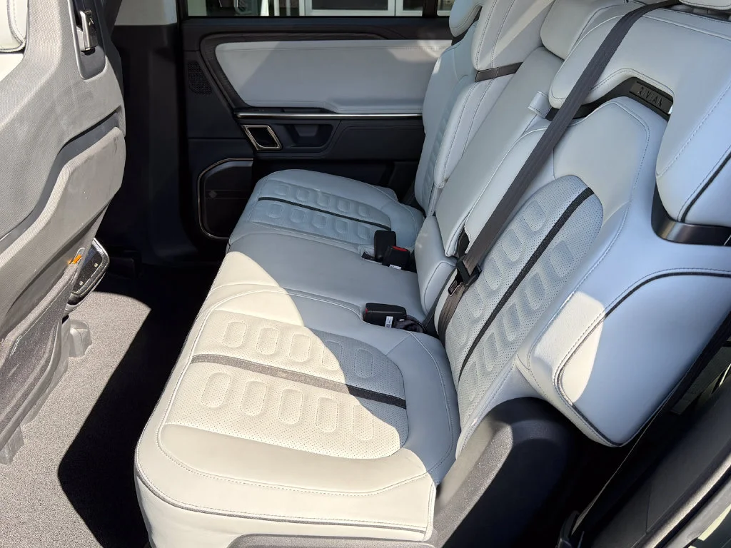Used 2023  RIVIAN Launch Edition image 24