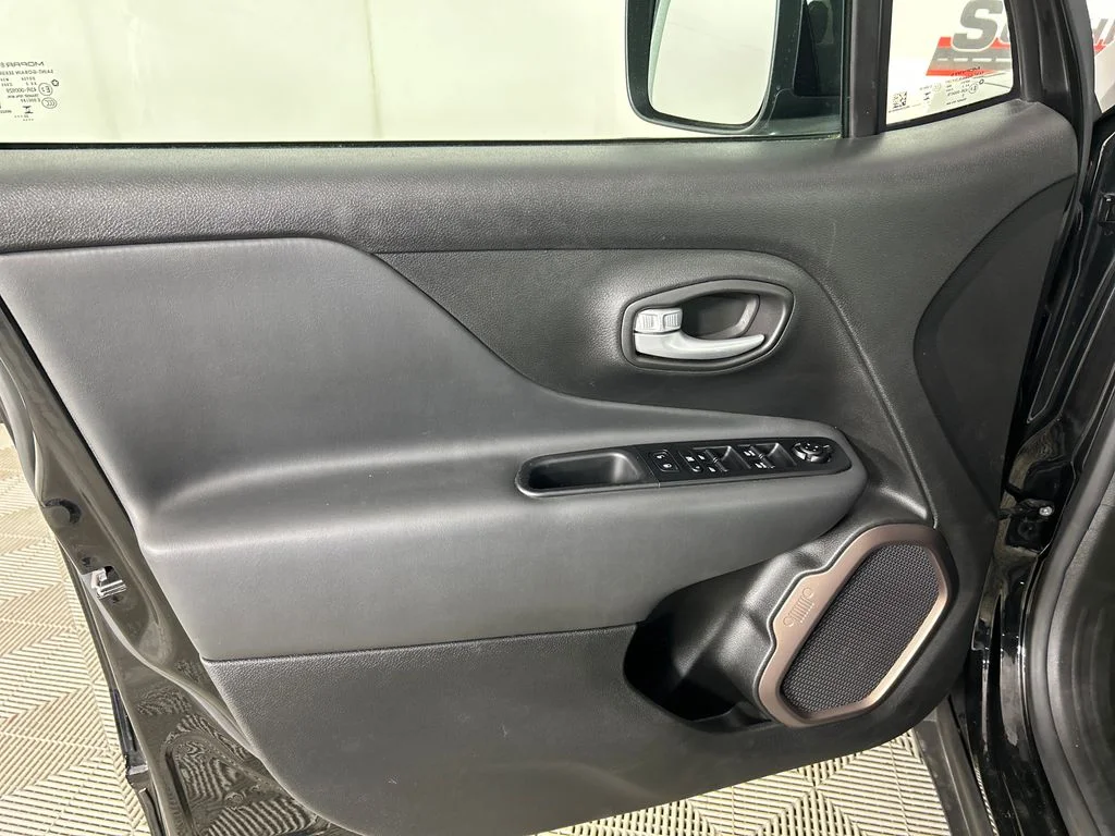 Used 2023 Black Jeep Latitude image 11