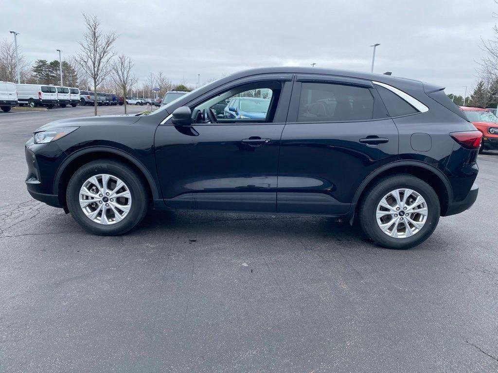 Used 2023 Black Metallic Ford Active image 4