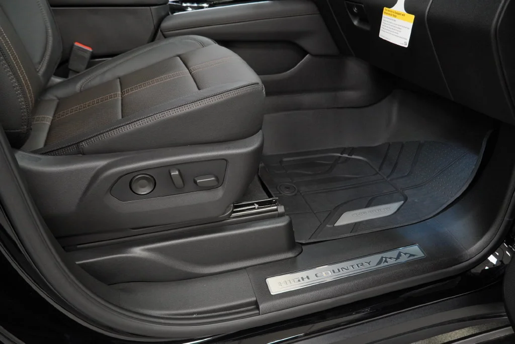 New 2026 Black Chevrolet High Country image 33
