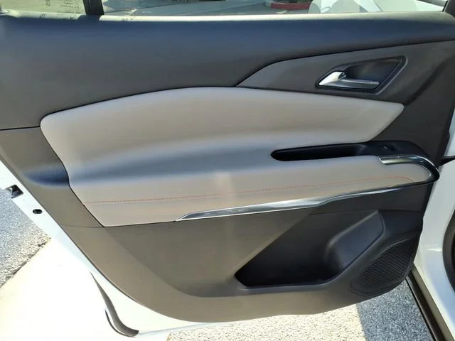 Used 2025 Summit White Chevrolet LT image 10