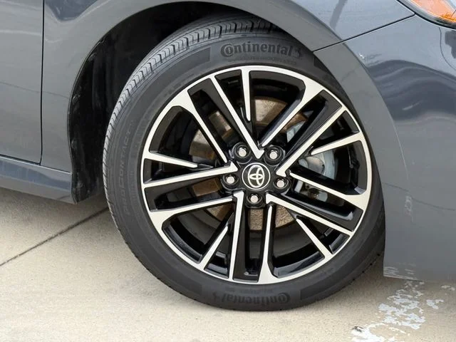Used 2025  Toyota XLE image 2