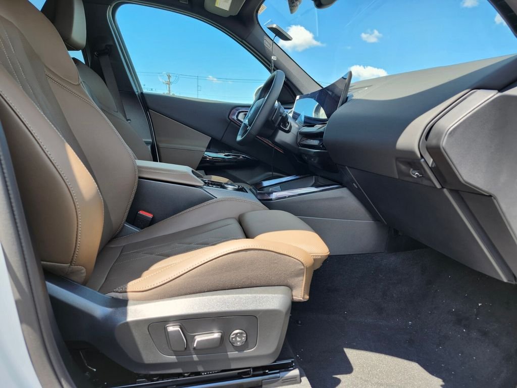 Used 2026 White BMW 30 xDrive image 11
