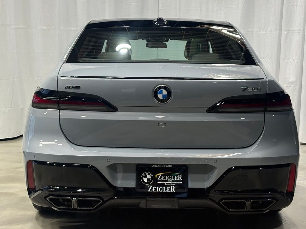 Used 2026 Gray BMW 760i xDrive image 5
